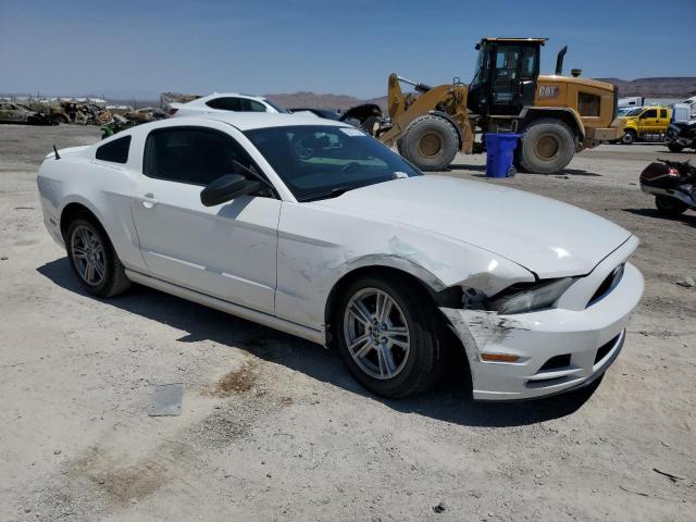 1ZVBP8AM9D5251495 - 2013 FORD MUSTANG WHITE photo 4