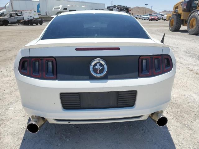 1ZVBP8AM9D5251495 - 2013 FORD MUSTANG WHITE photo 6