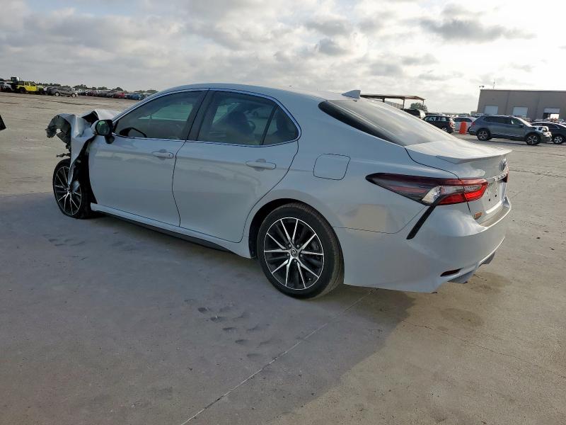 4T1G11BK4PU093345 - 2023 TOYOTA CAMRY SE NIGHT SHADE WHITE photo 2
