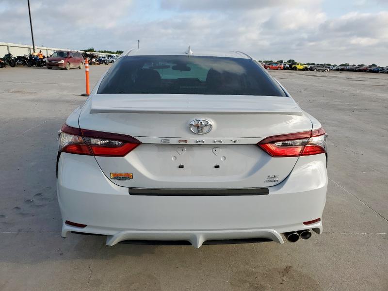 4T1G11BK4PU093345 - 2023 TOYOTA CAMRY SE NIGHT SHADE WHITE photo 6