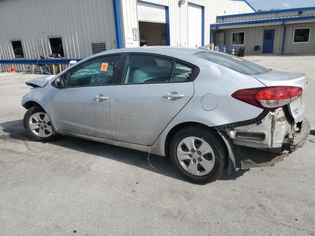 3KPFL4A71JE195572 - 2018 KIA FORTE LX SILVER photo 2