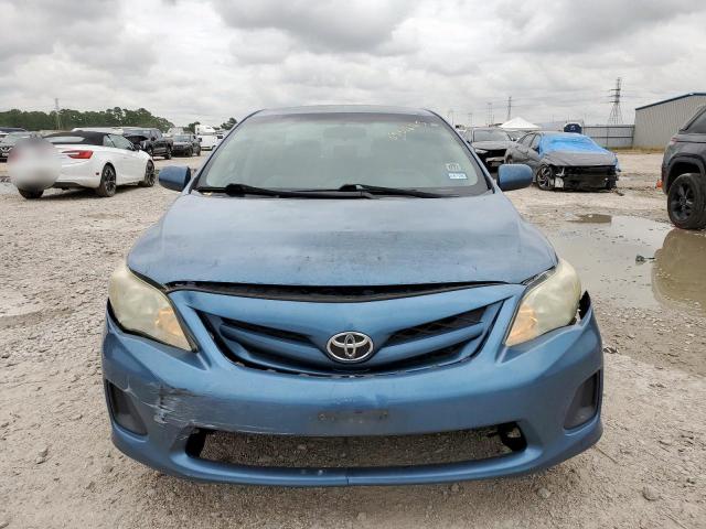 5YFBU4EE9DP102904 - 2013 TOYOTA COROLLA BASE Blau Foto 5