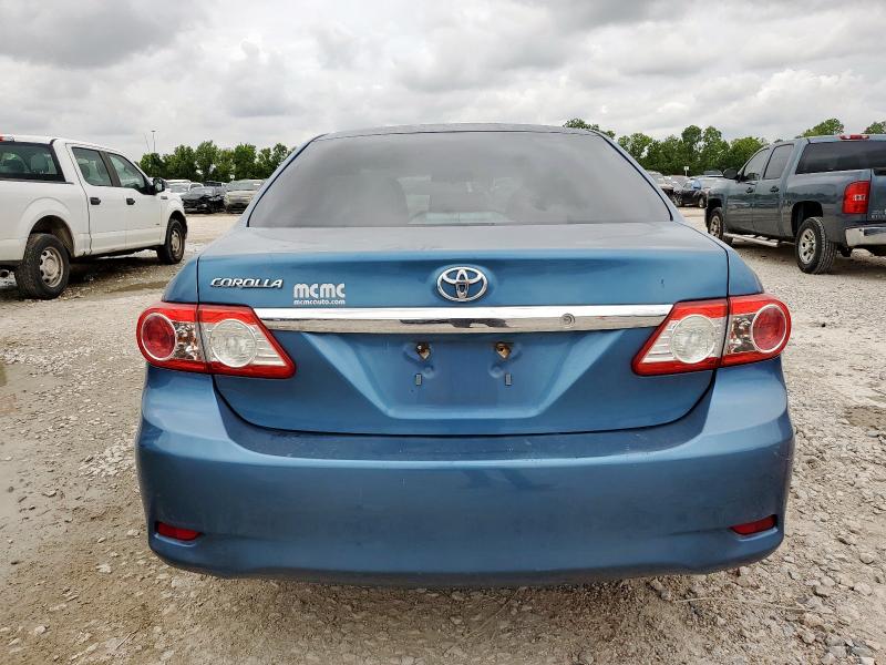 5YFBU4EE9DP102904 - 2013 TOYOTA COROLLA BASE Blau Foto 6
