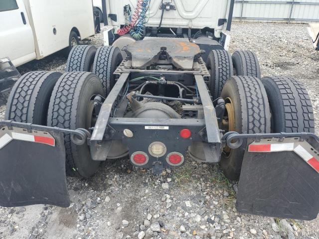 3AKJGLDRXHSHT2608 - 2017 FREIGHTLINER CASCADIA 1 WHITE photo 9