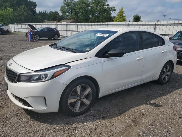 3KPFL4A77JE173169 - 2018 KIA FORTE LX WHITE photo 1