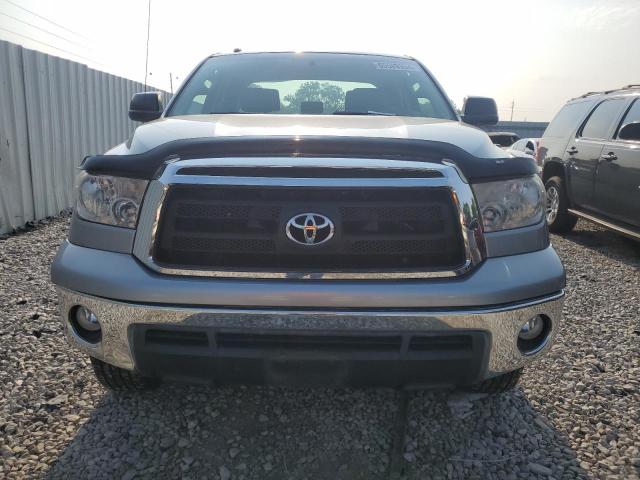 5TFUM5F10AX003251 - 2010 TOYOTA TUNDRA DOUBLE CAB SR5 SILVER photo 5