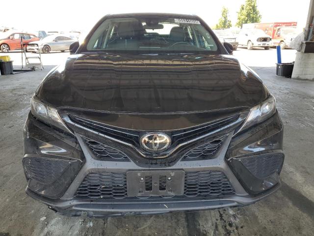 4T1G11AK9RU878867 - 2024 TOYOTA CAMRY SE NIGHT SHADE BLACK photo 5