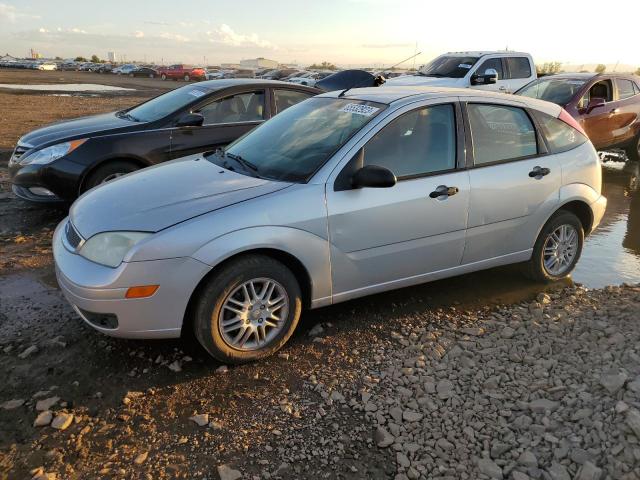 3FAFP37N45R133818 - 2005 FORD FOCUS ZX5 SILVER photo 1