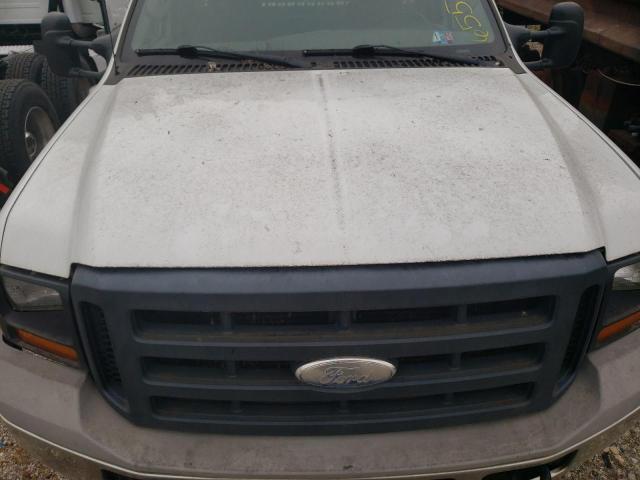 1FDAF56Y56EA02461 - 2006 FORD F550 SUPER DUTY WHITE photo 11