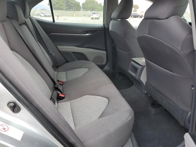 4T1B11HK2JU567303 - 2018 TOYOTA CAMRY L 银色 照片 10