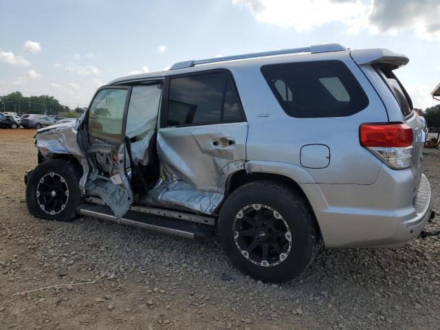JTEZU5JR6D5050430 - 2013 TOYOTA 4RUNNER SR5 SILVER photo 2