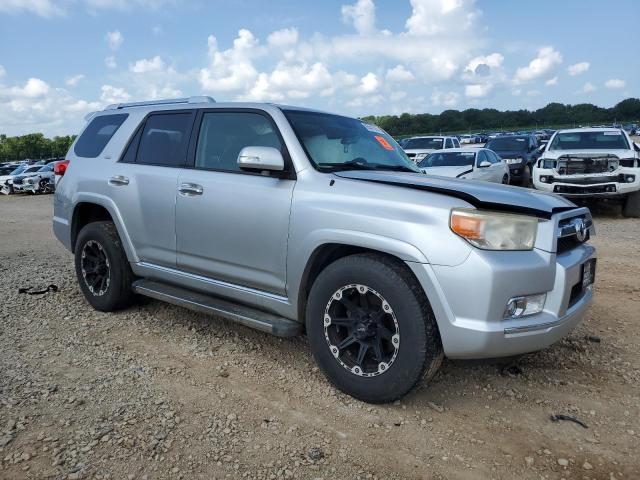 JTEZU5JR6D5050430 - 2013 TOYOTA 4RUNNER SR5 SILVER photo 4