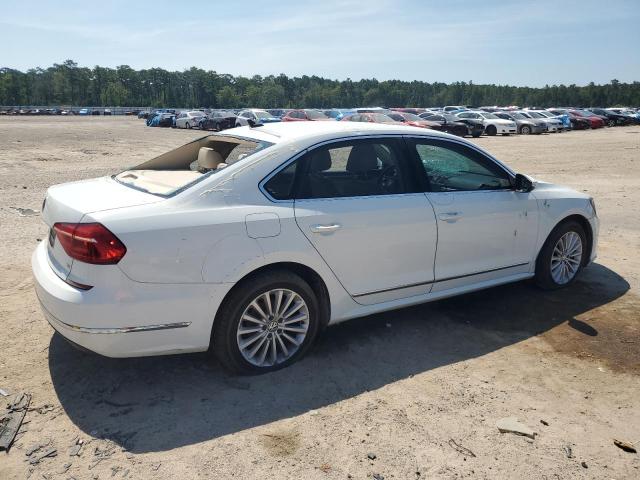 1VWBT7A34GC013101 - 2016 VOLKSWAGEN PASSAT SE WHITE photo 3