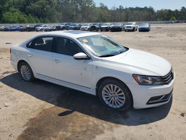 1VWBT7A34GC013101 - 2016 VOLKSWAGEN PASSAT SE WHITE photo 4