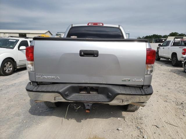 5TFDW5F17BX177099 - 2011 TOYOTA TUNDRA CREWMAX SR5 SILVER photo 6