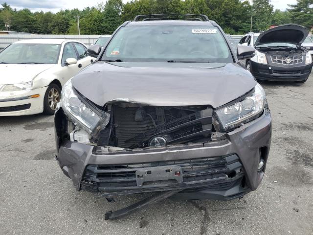 5TDJZRFH3HS359623 - 2017 TOYOTA HIGHLANDER SE GRAY photo 5