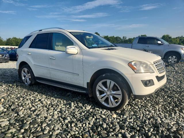 4JGBB8GB3AA542600 - 2010 MERCEDES-BENZ ML 350 4MATIC WHITE photo 4