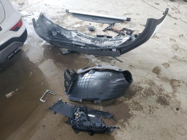 5XYZWDLA8JG556098 - 2018 HYUNDAI SANTA FE S WHITE photo 13