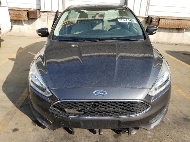 1FADP3F27GL241348 - 2016 FORD FOCUS SE GRAY photo 5