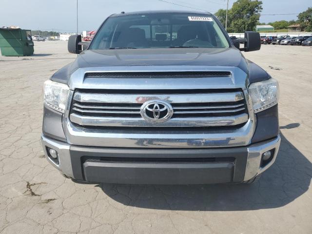5TFUW5F11HX585770 - 2017 TOYOTA TUNDRA DOUBLE CAB SR/SR5 GRAY photo 5