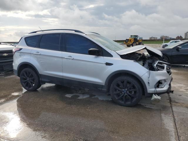 1FMCU0GD6HUA19744 - 2017 FORD ESCAPE SE SILVER photo 4