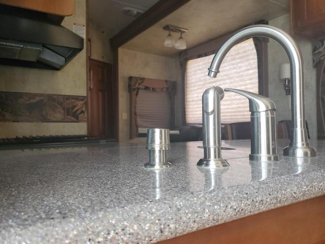 4YDF35027CE760379 - 2012 KEYSTONE TRAILER WHITE photo 6