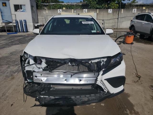 4T1G11AK6PU156575 - 2023 TOYOTA CAMRY SE NIGHT SHADE WHITE photo 5