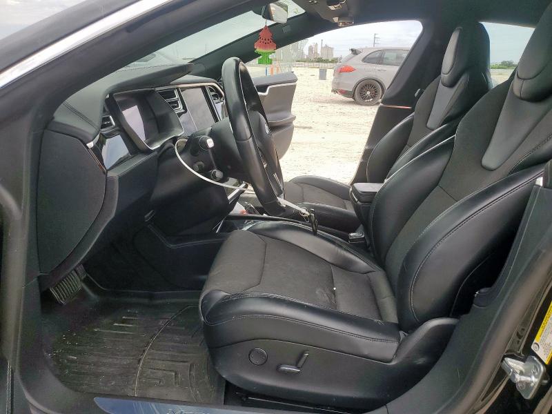 5YJSA1E10HF218689 - 2017 TESLA MODEL S შავი ფოტო 7