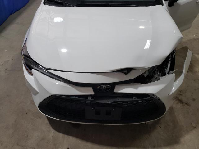 5YFEPMAEXNP331118 - 2022 TOYOTA COROLLA LE WHITE photo 11