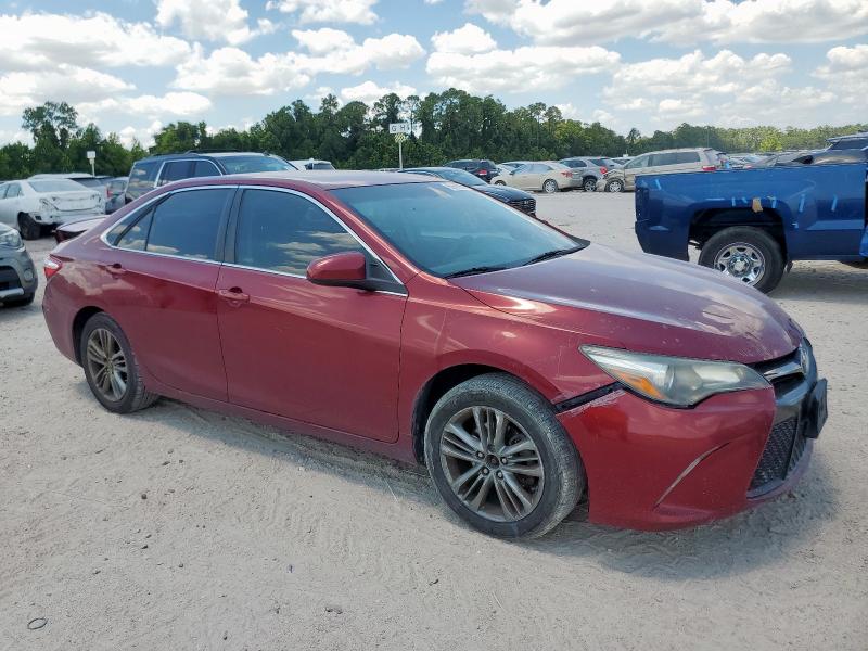4T1BF1FKXHU811164 - 2017 TOYOTA CAMRY LE RED photo 4