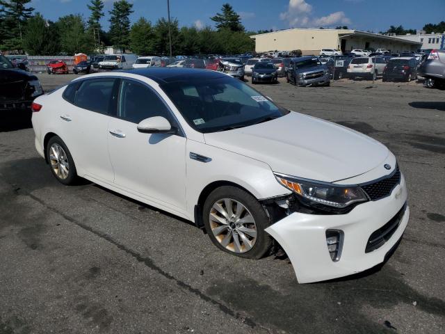 5XXGU4L39JG221757 - 2018 KIA OPTIMA EX WHITE photo 4
