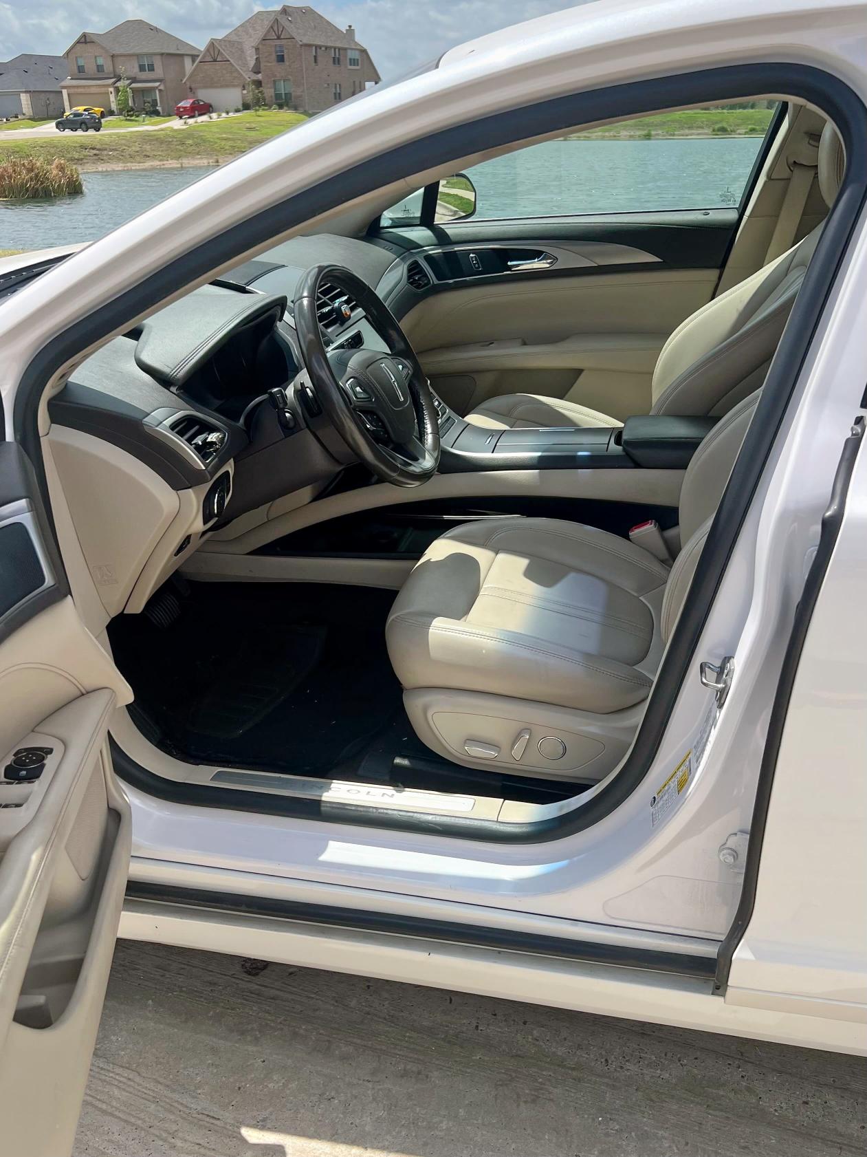 3LN6L5A91KR609138 - 2019 LINCOLN MKZ WHITE photo 5