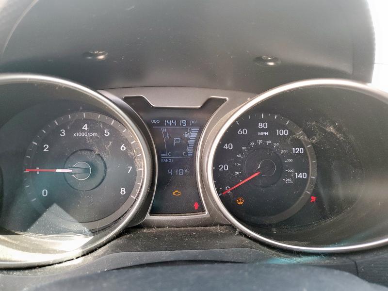 KMHTC6ADXEU211016 - 2014 HYUNDAI VELOSTER WHITE photo 9