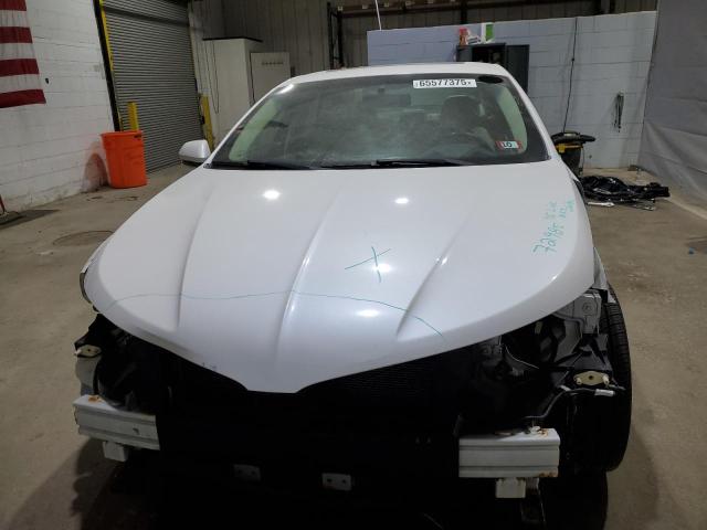 3LN6L2J95FR617442 - 2015 LINCOLN MKZ WHITE photo 5