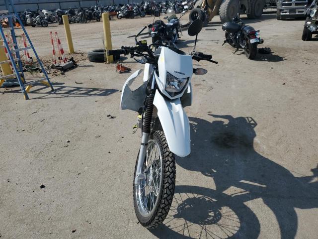 3H1KD1314RD100034 - 2024 HONDA XR150L E WHITE photo 2