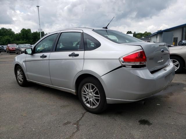 1FAHP35N69W117425 - 2009 FORD FOCUS SE SILVER photo 2