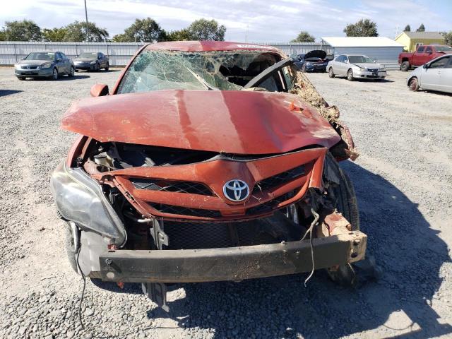 2T1BU4EE8DC085562 - 2013 TOYOTA COROLLA BASE Narıncı foto 5