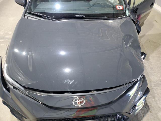 JTDP4MCE5R3520059 - 2024 TOYOTA COROLLA SE Графитовый фото 11