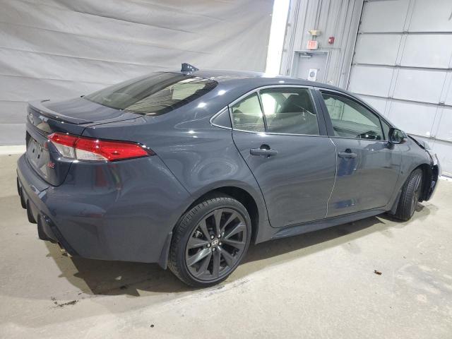 JTDP4MCE5R3520059 - 2024 TOYOTA COROLLA SE Графитовый фото 3