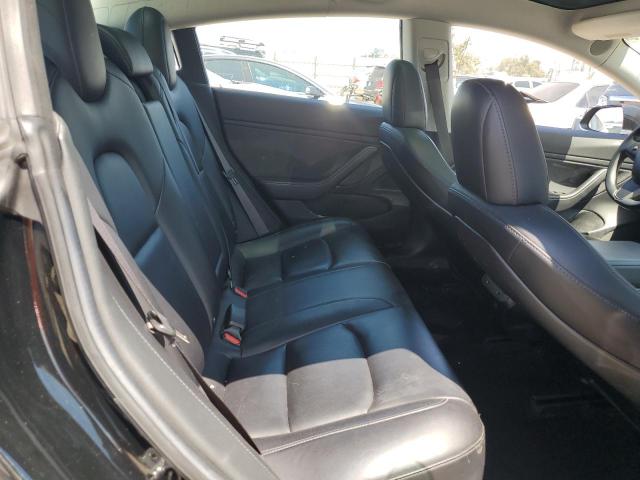 5YJ3E1EA5JF062700 - 2018 TESLA MODEL 3 შავი ფოტო 10