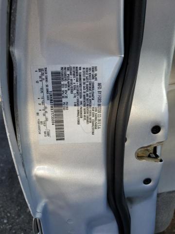 1LNHM81WX1Y733356 - 2001 LINCOLN TOWN CAR EXECUTIVE SILVER photo 10