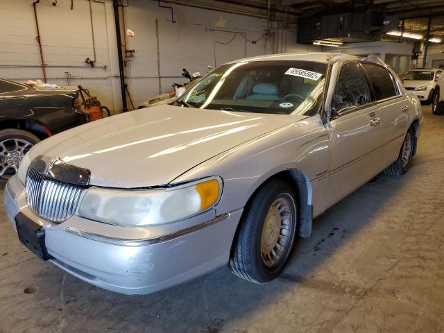 1LNHM81WX1Y733356 - 2001 LINCOLN TOWN CAR EXECUTIVE SILVER photo 2