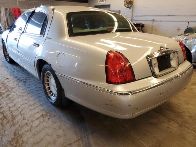 1LNHM81WX1Y733356 - 2001 LINCOLN TOWN CAR EXECUTIVE SILVER photo 3