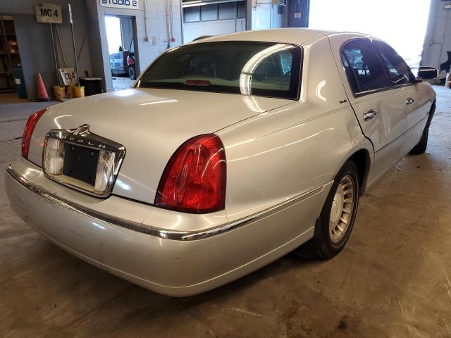 1LNHM81WX1Y733356 - 2001 LINCOLN TOWN CAR EXECUTIVE SILVER photo 4