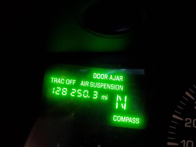 1LNHM81WX1Y733356 - 2001 LINCOLN TOWN CAR EXECUTIVE SILVER photo 8