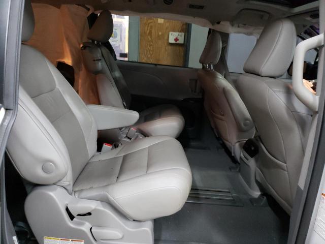 5TDYZ3DC8KS018258 - 2019 TOYOTA SIENNA XLE 白色 照片 11