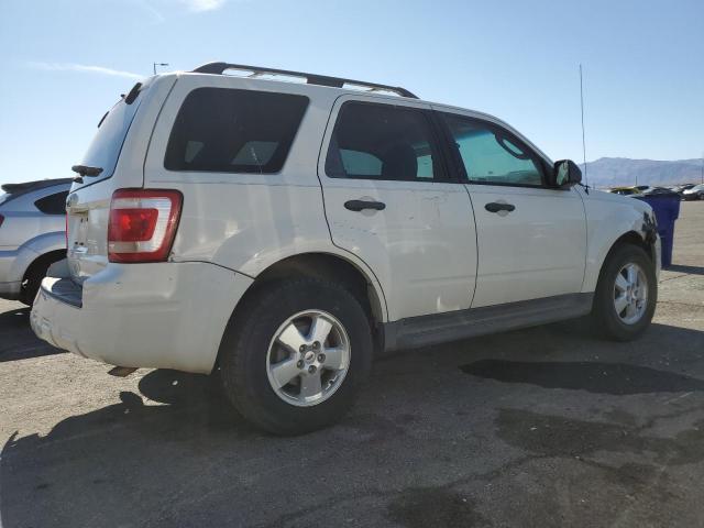 1FMCU9D73CKA07204 - 2012 FORD ESCAPE XLT WHITE photo 3