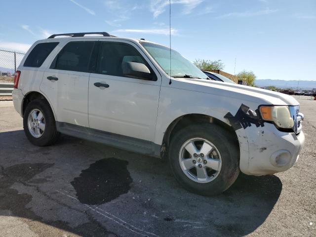 1FMCU9D73CKA07204 - 2012 FORD ESCAPE XLT WHITE photo 4