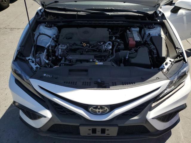 4T1G11AK8PU804756 - 2023 TOYOTA CAMRY SE NIGHT SHADE WHITE photo 11