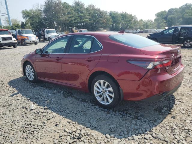 4T1C11AK5MU569744 - 2021 TOYOTA CAMRY LE BURGUNDY photo 2